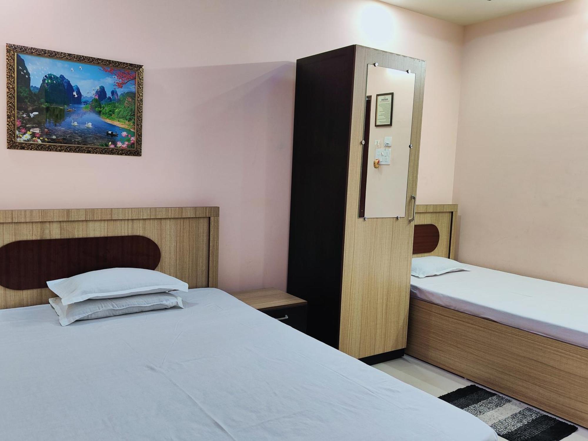 Gulab Lodge Siliguri Εξωτερικό φωτογραφία